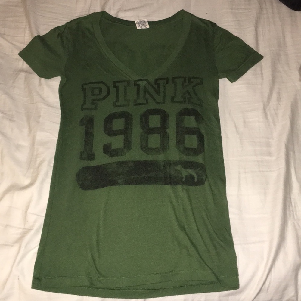 VS pink XS vneck